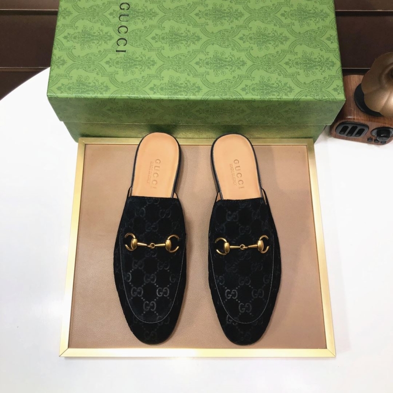 G*u*i slippers
